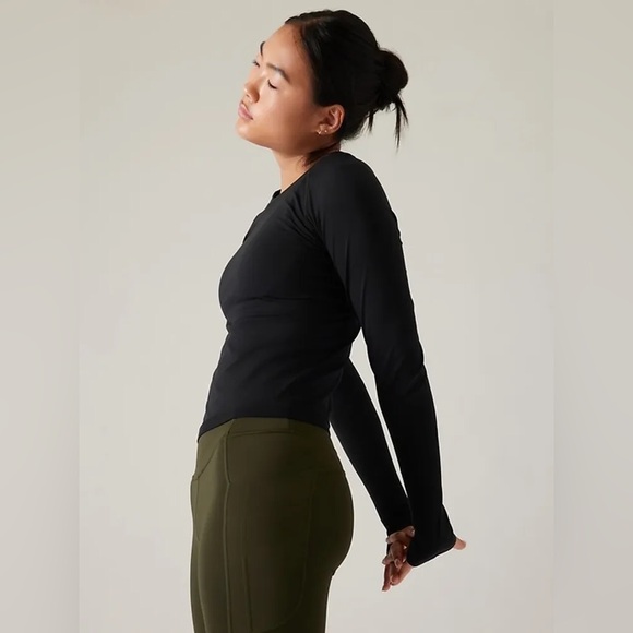 NWT Athleta Momentum Seamless Sport Length Top, black, size large - Picture 4 of 5